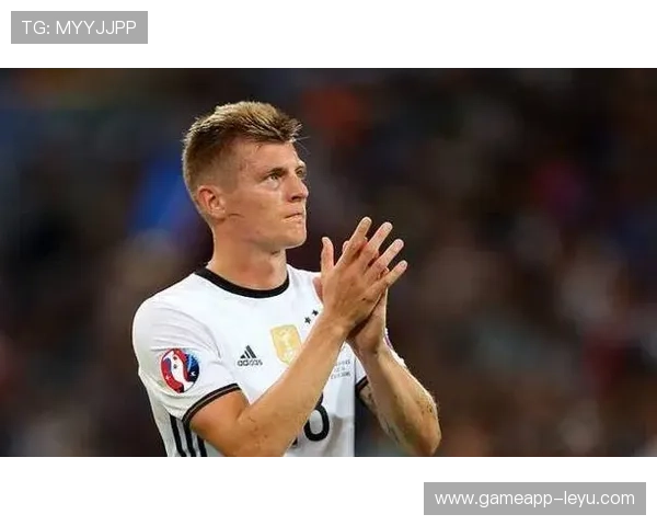 克罗斯再展德国中场大师风采